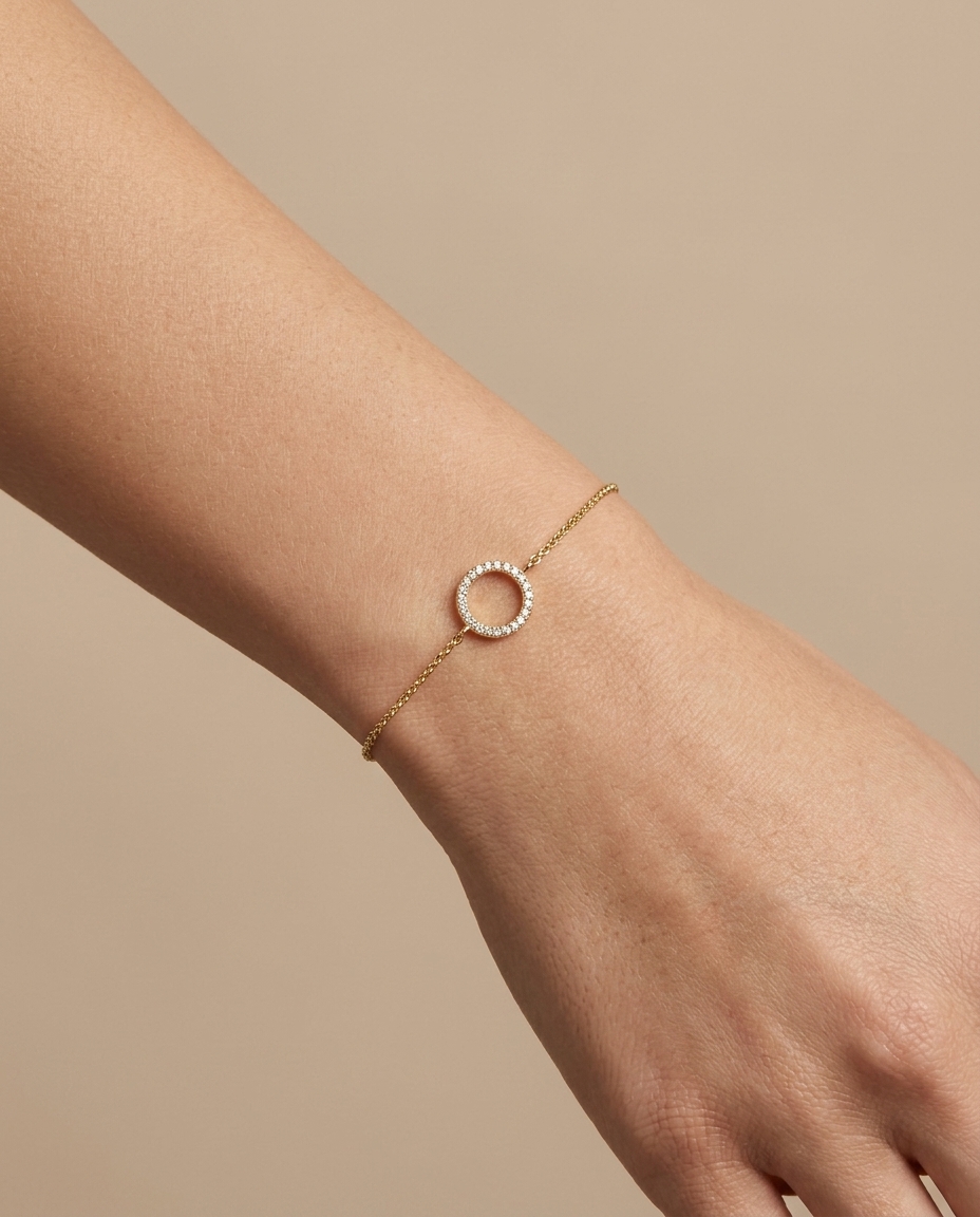 18KT Gold Diamond Open Round Circle Chain Bracelet on model