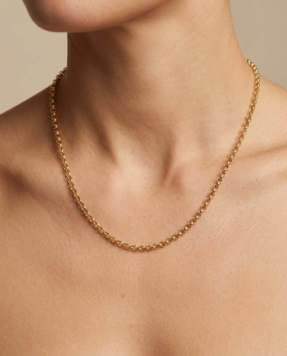 14KT Gold Round Cable Chain Necklace on model
